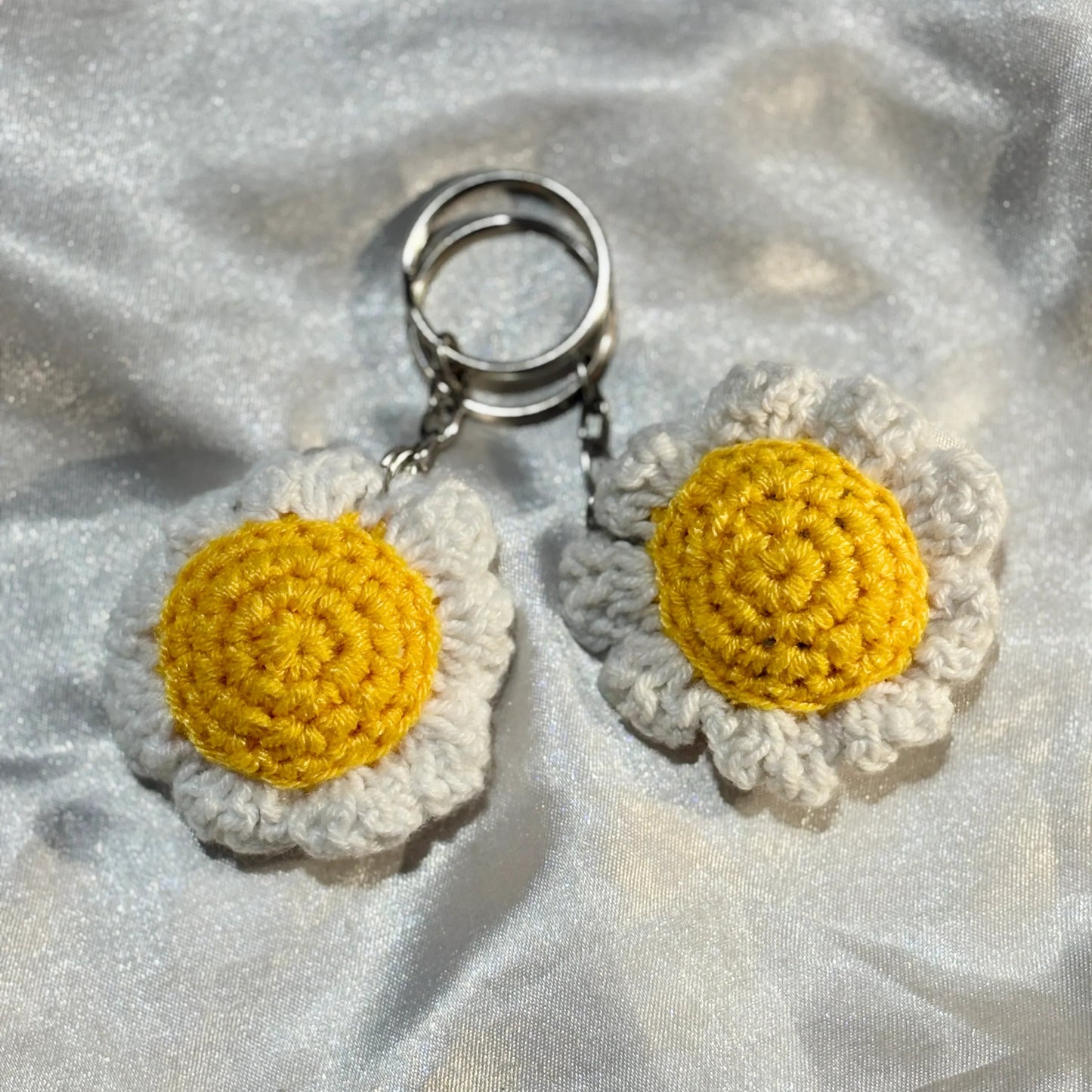 Crochet daisy keychain