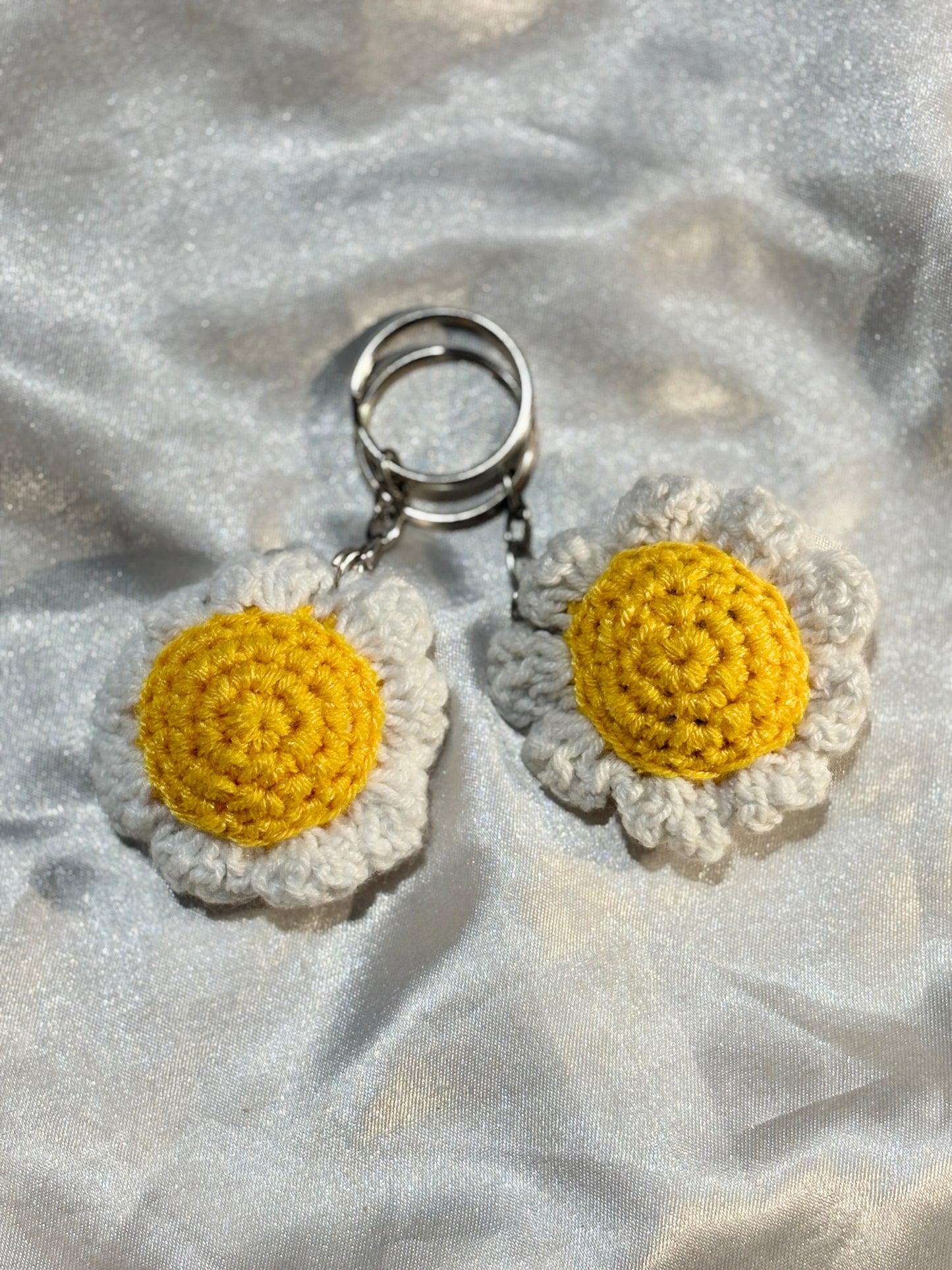 Crochet daisy keychain